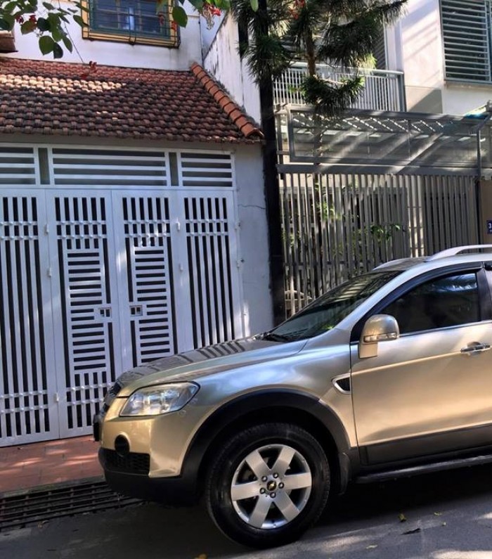 Nhà mình cần bán Chevrolet Captiva 2009 số sàn Vàng cát