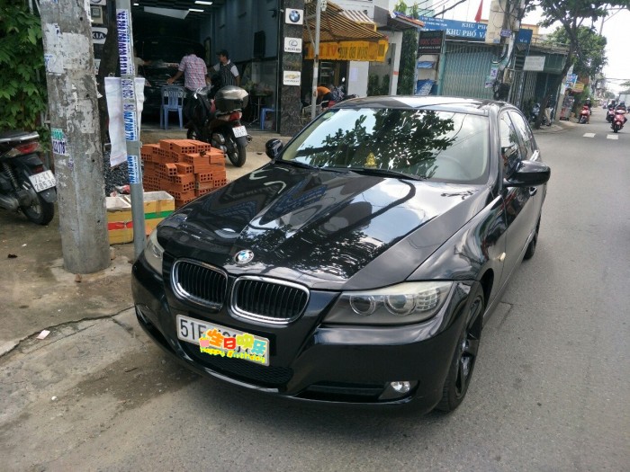 Cần bán xe BMW 320i đời 2010 số tự động