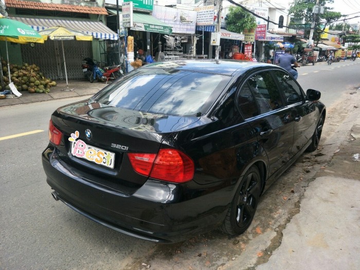 Cần bán xe BMW 320i đời 2010 số tự động