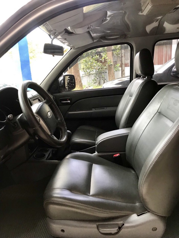 Bán Ford Everest 4x2 MT sx 2014 ghi vàng