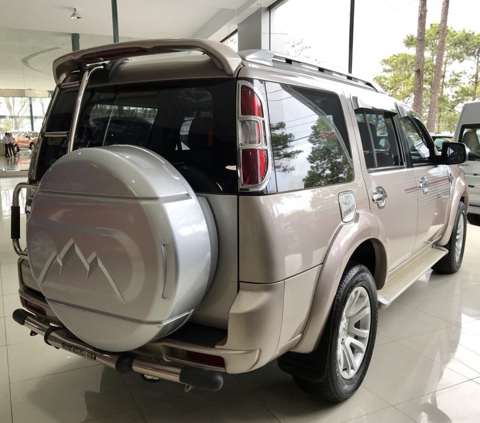 Bán Ford Everest 4x2 MT sx 2014 ghi vàng