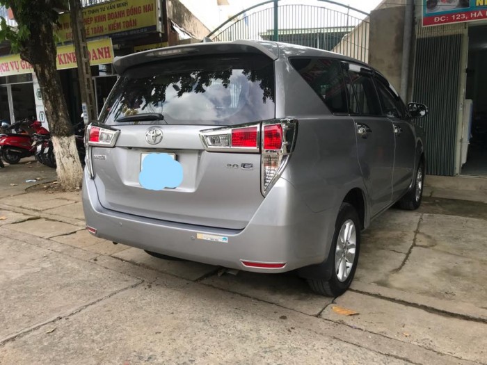Cần bán xe Toyota Innova 2017 số sàn màu xám