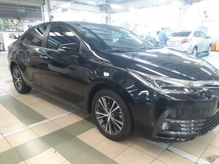 Bán xe ALtis 2.0V màu Đen đời 2018