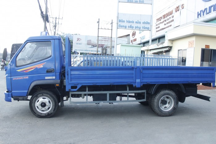Xe tải hyundai 2t3 thùng 4m2 giá 320tr