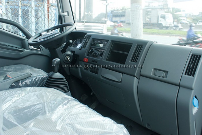 xe tải isuzu 2t4 thùng kín