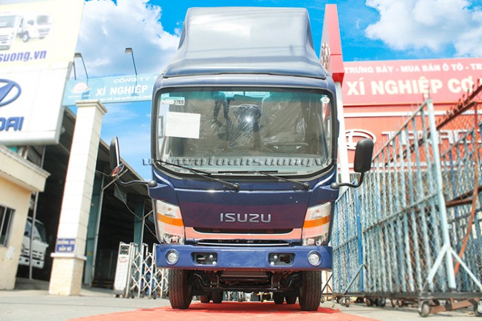 xe tải isuzu 2t4 thùng kín