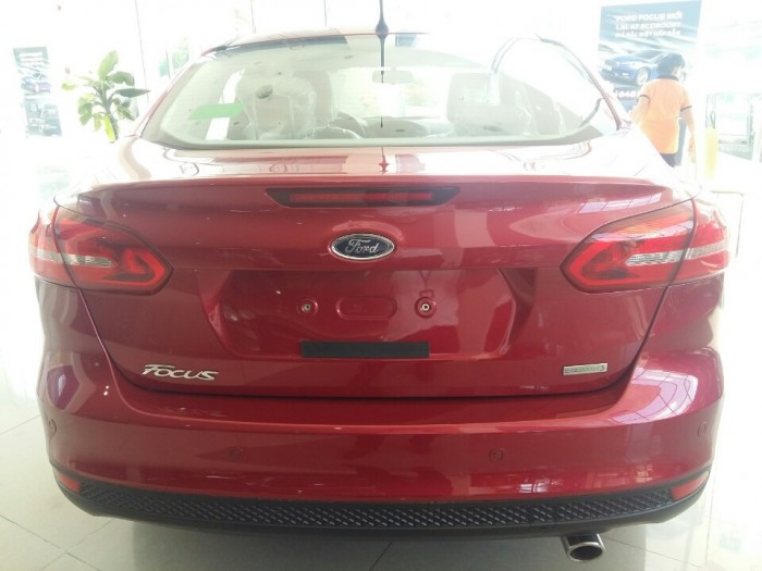 Ford Focus 2018 tặng bảo hiểm, màn hình DVD,CAMERA LÙI,PHIM,LÓT SÀN...