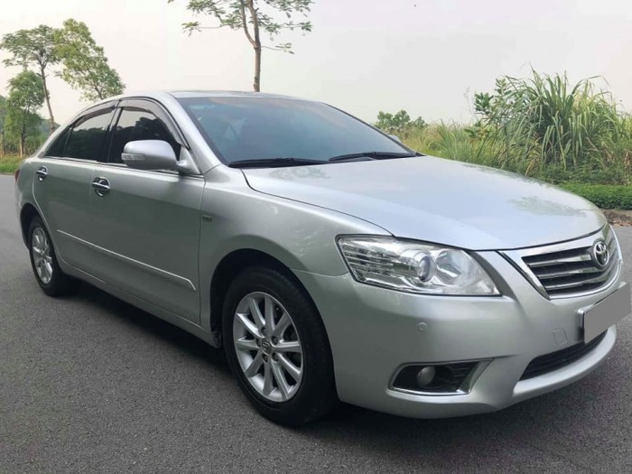 Bán gấp Toyota Camry 2.4G tự động 2010 màu bạc zin nguyên