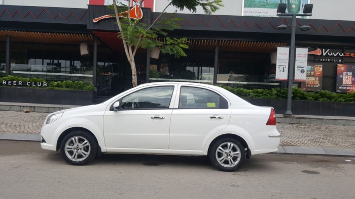 Cần ra đi con Chevrolet Aveo sx 2016 số sàn 1.5MT màu trắng Ngọc Trinh