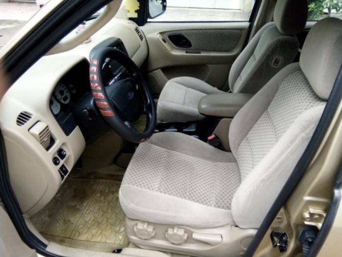 Bán xe Ford Escape 2006 số tự động màu nâu vàng, 2 cầu máy xăng,