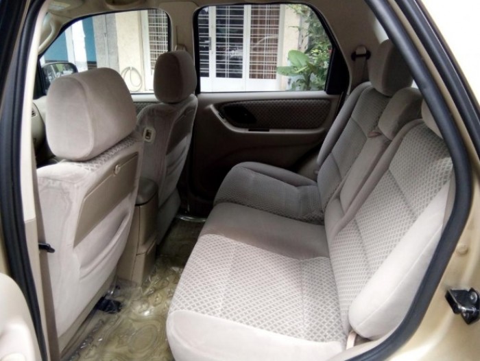Bán xe Ford Escape 2006 số tự động màu nâu vàng, 2 cầu máy xăng,
