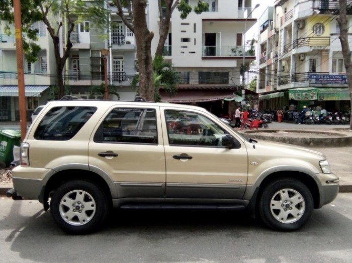 Bán xe Ford Escape 2006 số tự động màu nâu vàng, 2 cầu máy xăng,