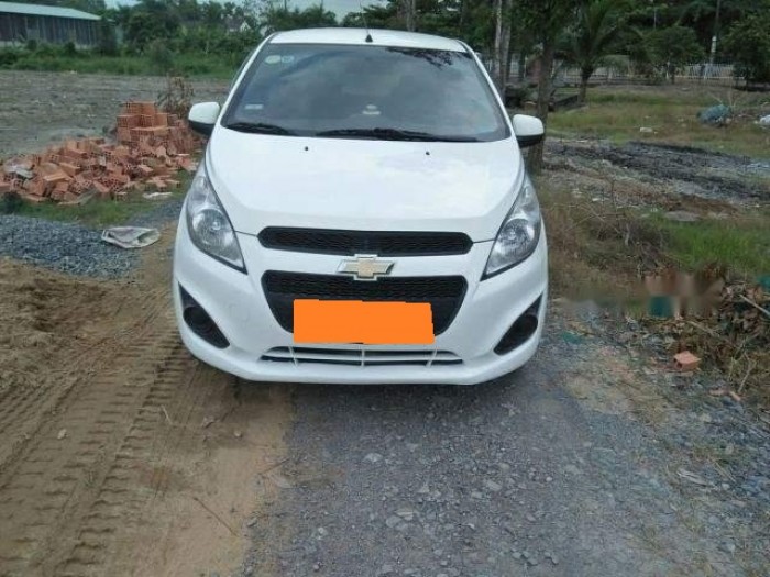 Cần bán gấp Chevrolet Spark 2017, số sàn, màu trắng