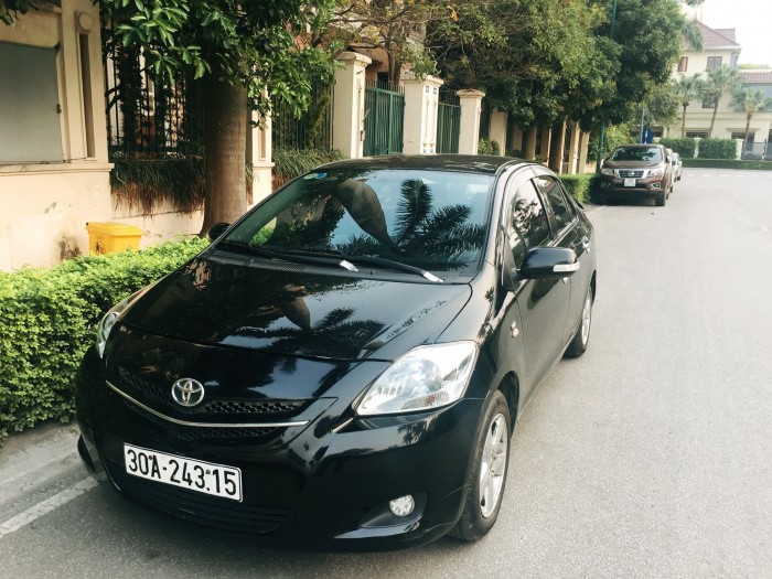 Thuê xe tự lái 4 chỗ Toyota Vios màu đen giá rẻ tại Hà Nội