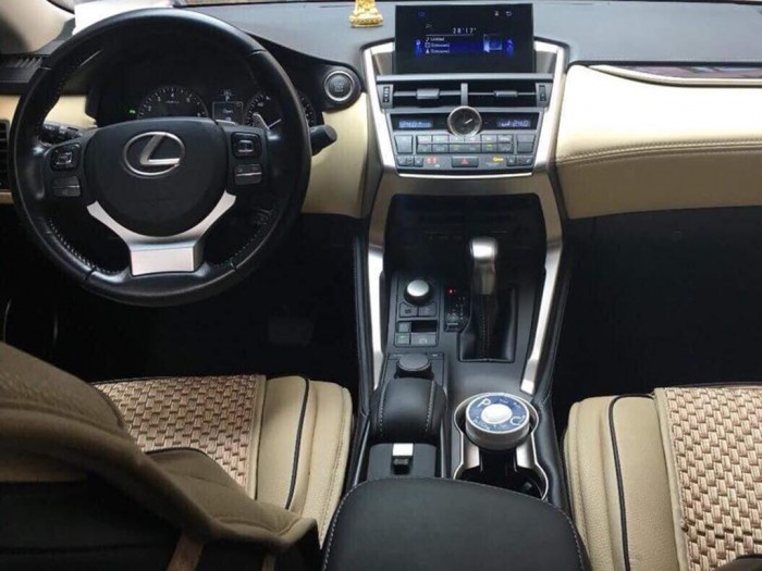 Bán Lexus Nx200t 2015 màu bạc xe gia đình ít đi như mới