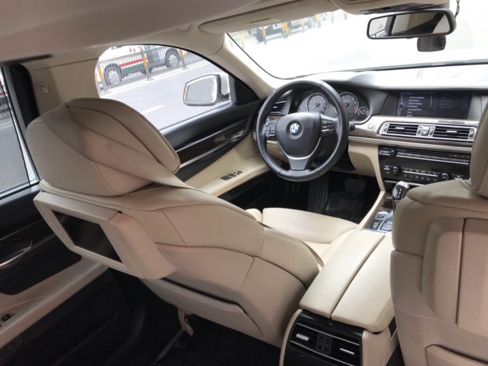 Bán Xe BMW 750LI 2010 at Trắng xe Ngọc Trinh Chính chủ