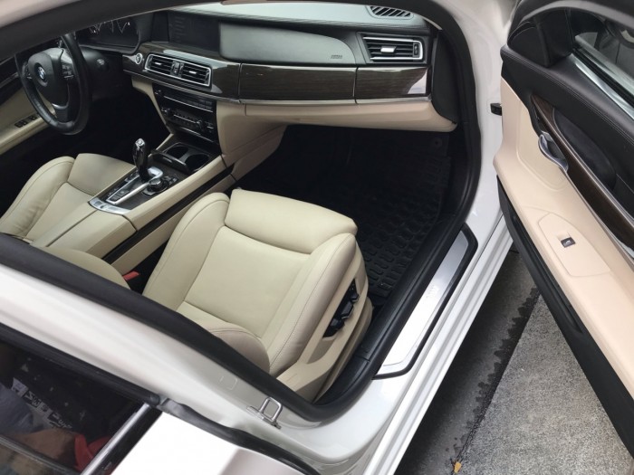 Bán Xe BMW 750LI 2010 at Trắng xe Ngọc Trinh Chính chủ
