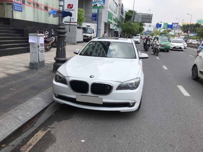 Bán Xe BMW 750LI 2010 at Trắng xe Ngọc Trinh Chính chủ