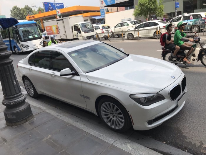 Bán Xe BMW 750LI 2010 at Trắng xe Ngọc Trinh Chính chủ