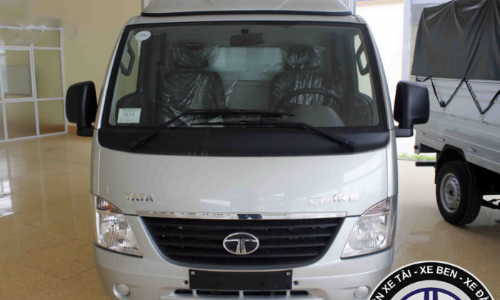 Xe Tata 1.2T thùng kín, tiêu thụ 5l/100km, KM 2% phí trước bạ