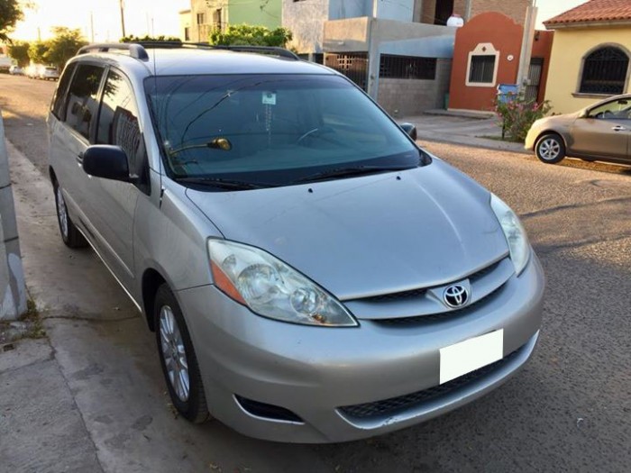 Cần lên đời bán xe Toyota Sienna LE đời 2007,nhập Mỹ nguyên chiếc