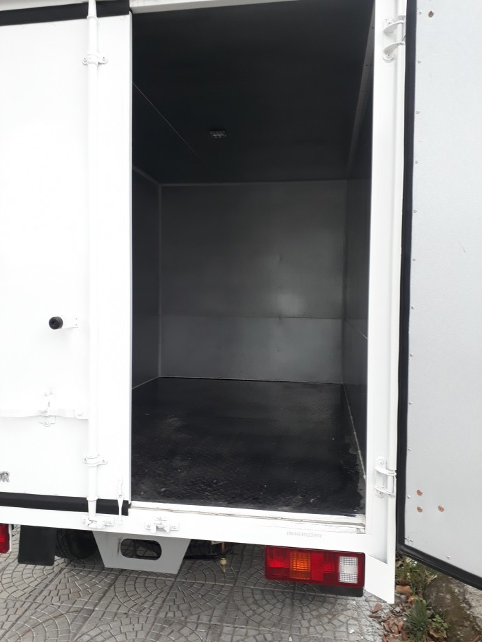 Xe tải 990Kg,đời 2018,giá ưu đãi,có máy lạnh,Euro 4