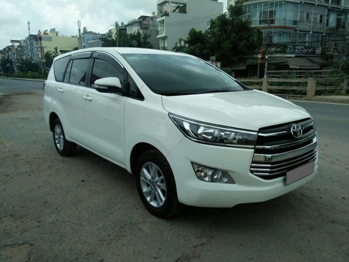 Bán Toyota Innova E 2018 màu trắng đẹp lonh lanh. Xe chính chủ