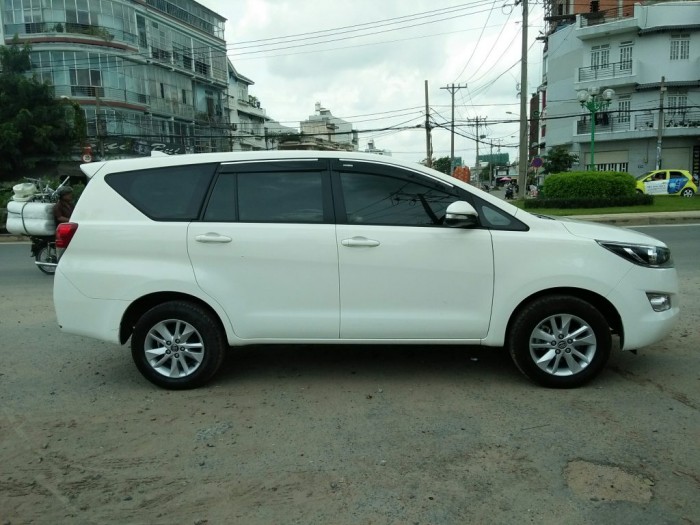 Bán Toyota Innova E 2018 màu trắng đẹp lonh lanh. Xe chính chủ