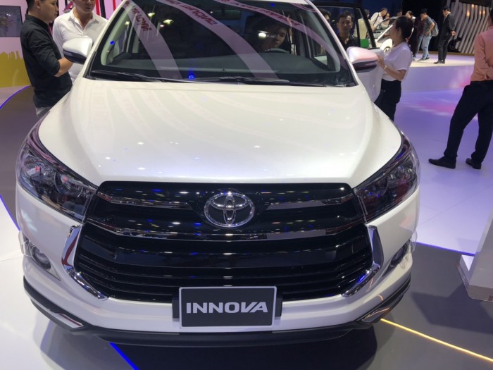 Toyota Innova 2.0 Ventuner Màu Trắng Ngọc Trai 2019 Mới