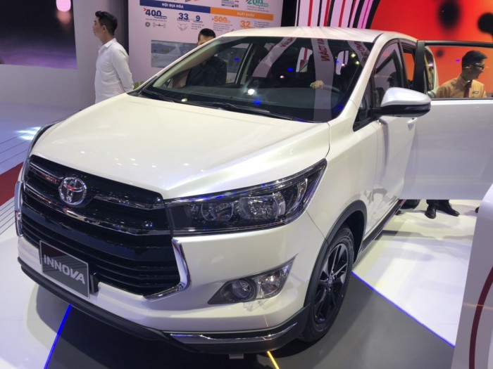 Toyota Innova 2.0 Ventuner Màu Trắng Ngọc Trai 2019 Mới