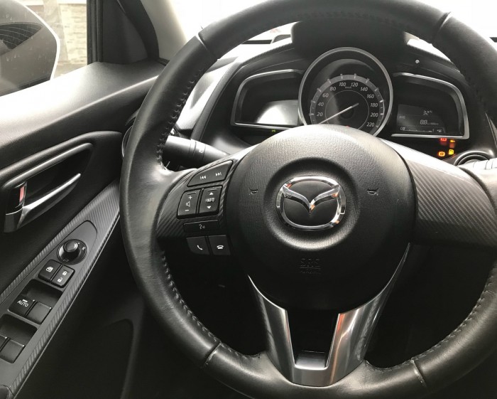 Lên sóng em Mazda 2 model 2017 số tự động màu trắng Ngọc Trinh