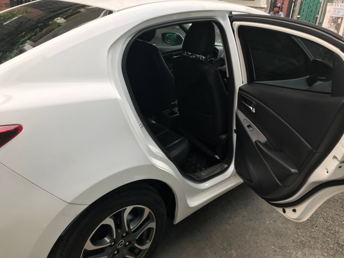 Lên sóng em Mazda 2 model 2017 số tự động màu trắng Ngọc Trinh