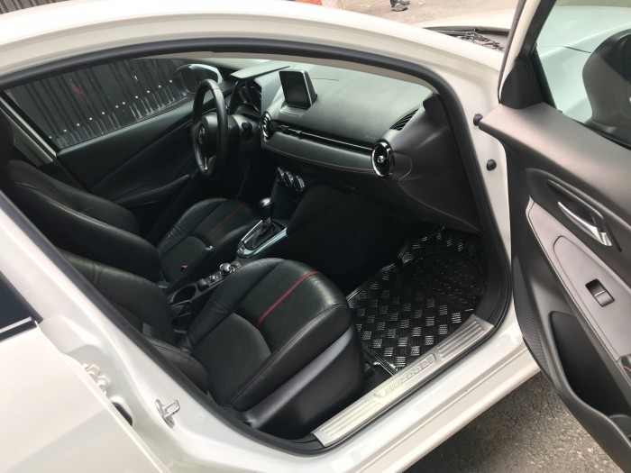 Lên sóng em Mazda 2 model 2017 số tự động màu trắng Ngọc Trinh