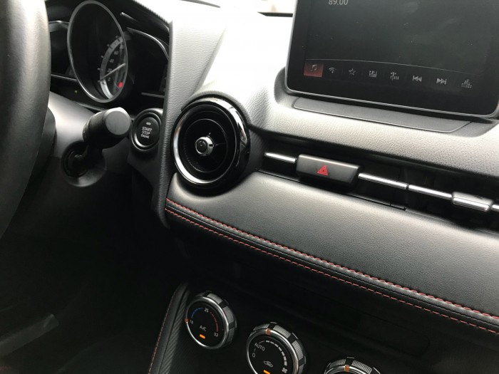 Lên sóng em Mazda 2 model 2017 số tự động màu trắng Ngọc Trinh