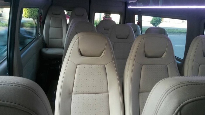Bán Ford Transit 2.5L sx 2k17 chạy đúng 40.000km