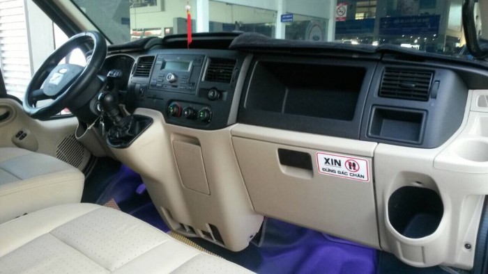 Bán Ford Transit 2.5L sx 2k17 chạy đúng 40.000km
