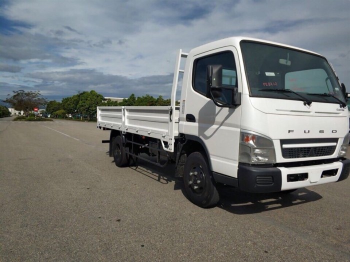 Xe tải Fuso canter 4.99 nhập khẩu Nhật Bản đời 2018 tại Bình Dương giá rẻ