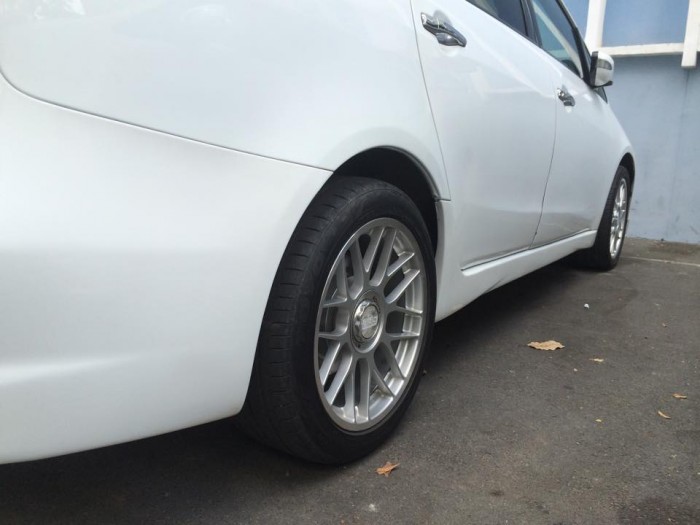 Cần bán xe Mitsubishi Grandish đời 2006 tự động màu trắng