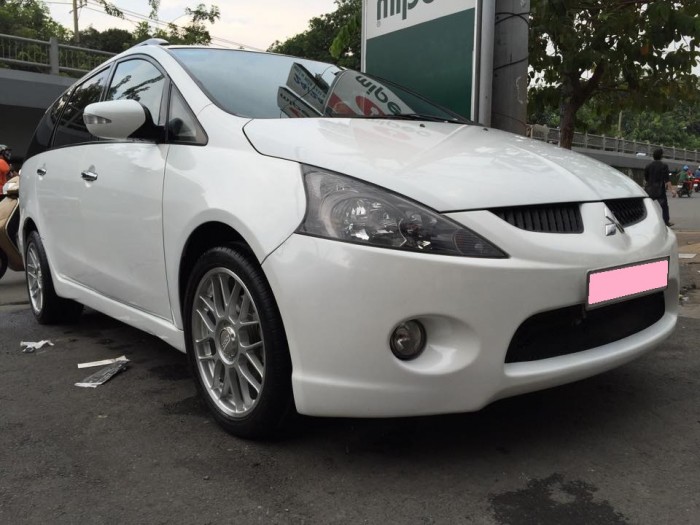 Cần bán xe Mitsubishi Grandish đời 2006 tự động màu trắng