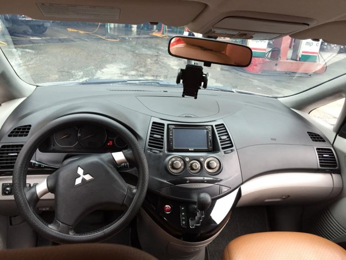 Cần bán xe Mitsubishi Grandish đời 2006 tự động màu trắng