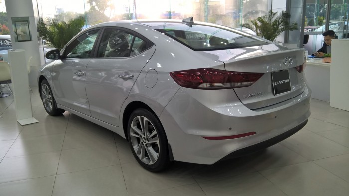 Hyundai Elantra 2018 - CÓ Sẵn - Trả góp - Khuyến mãi lớn tại Hồ Chí Minh