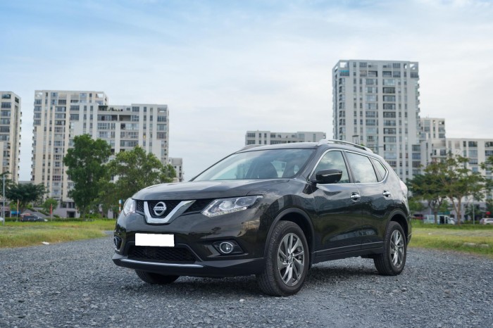 Cần tiền trả nợ bán xe Xtrail 2017 đk 2018, số tự động, màu đen rêu