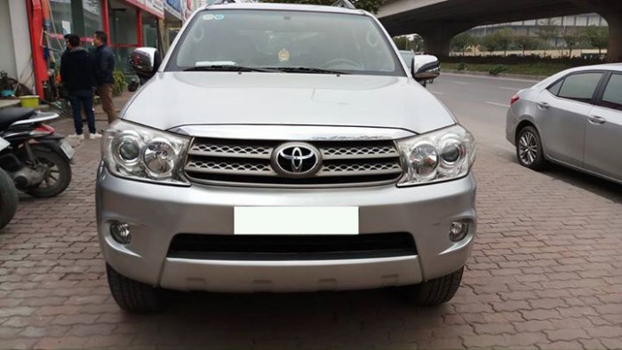Cần tiền gấp bán xe Toyota  Fortuner đời 2010,tự động máy xăng