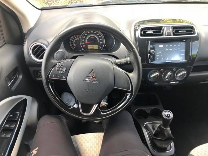 Cần bán xe Mitsubishi  Mirage 2017 số sàn màu đỏ đô sơn zin