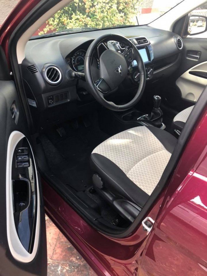 Cần bán xe Mitsubishi  Mirage 2017 số sàn màu đỏ đô sơn zin