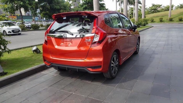Bán xe Honda Jazz màu cam đời 2018 nhập khẩu nguyên chiếc Thái Lan