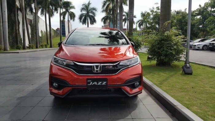 Bán xe Honda Jazz màu cam đời 2018 nhập khẩu nguyên chiếc Thái Lan