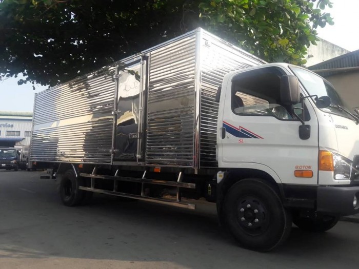 Giá xe tải Hyundai HD120SL 8 tấn thùng inox trả trước 100 triệu, giao xe ngay