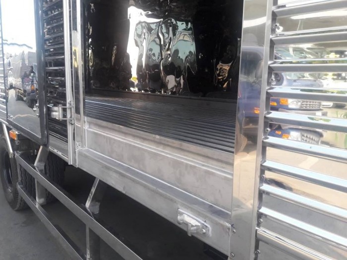 Giá xe tải Hyundai HD120SL 8 tấn thùng inox trả trước 100 triệu, giao xe ngay