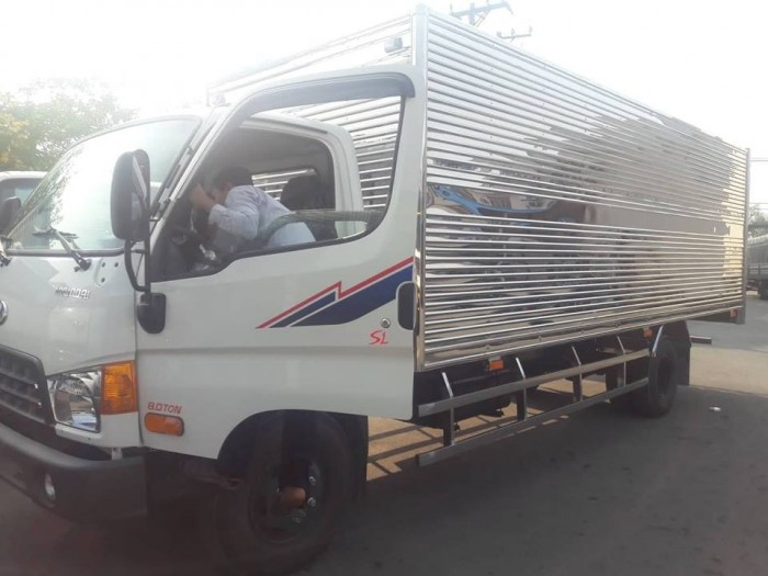 Giá xe tải Hyundai HD120SL 8 tấn thùng inox trả trước 100 triệu, giao xe ngay